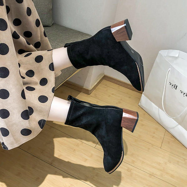 Cizme de dama elegante de culoare neagra cu toc gros din piele intoarsa ecologica