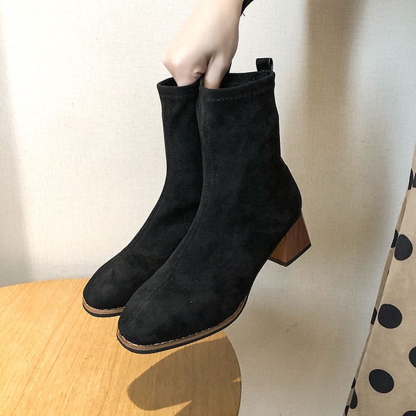 Cizme de dama elegante de culoare neagra cu toc gros din piele intoarsa ecologica