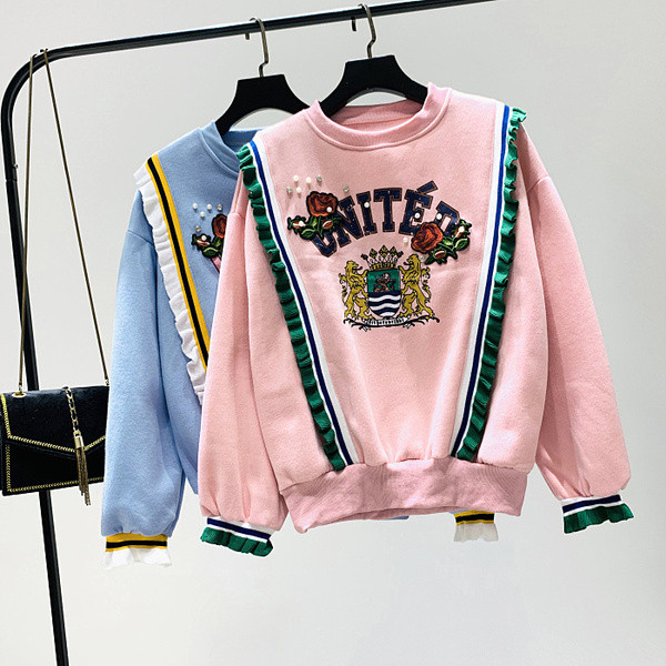 Bluză de damă modernă cu imprimeu în roz, albastru și negru