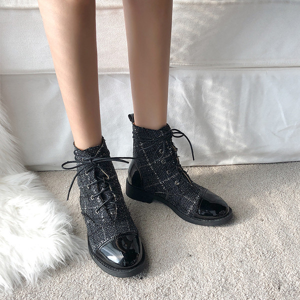 Cizme moderne de dama cu sireturi in alb-negru