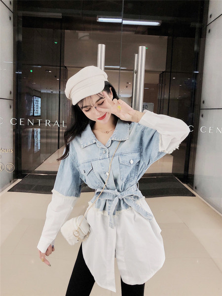 Cămașă de damă în alb și negru cu bucăți de denim