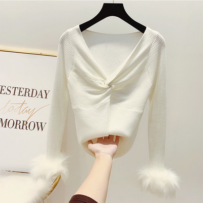 Γυναικείο  πουλόβερ με λαιμόκοψη  σε τέσσερα χρώματα