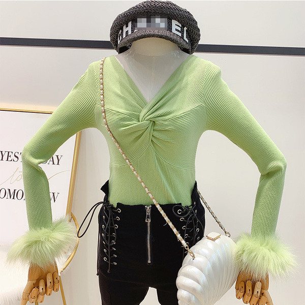 Γυναικείο  πουλόβερ με λαιμόκοψη  σε τέσσερα χρώματα