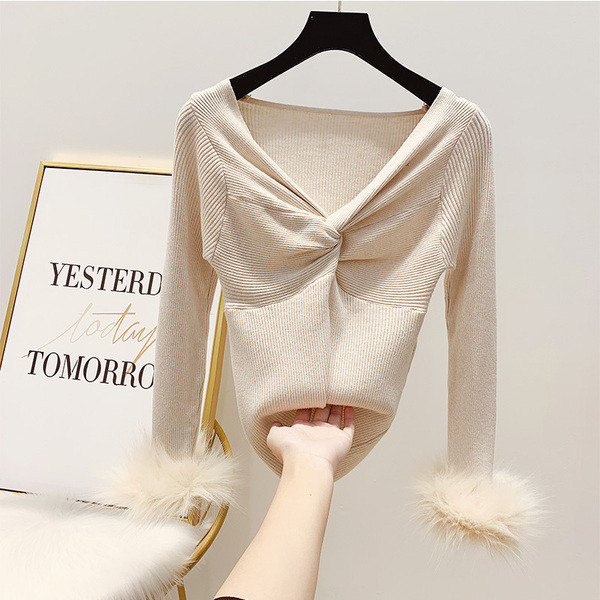 Γυναικείο  πουλόβερ με λαιμόκοψη  σε τέσσερα χρώματα