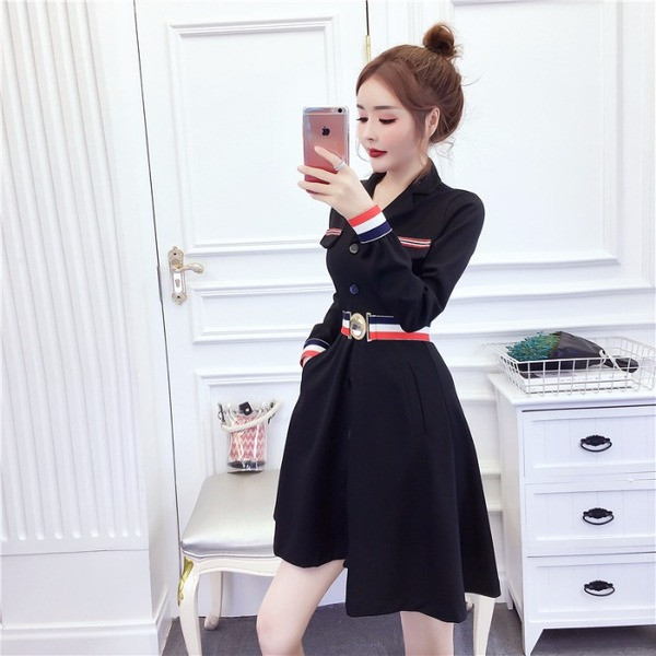 Rochie scurtă de damă, neagră, cu curea