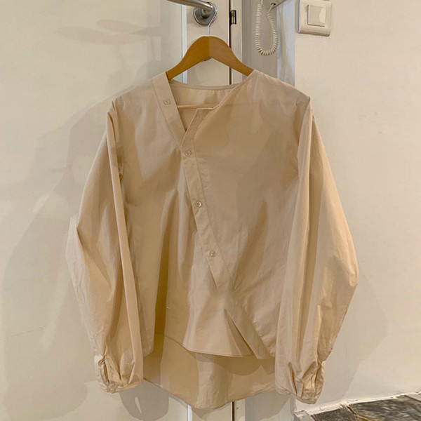 Cămașă modernă de damă cu închidere laterală