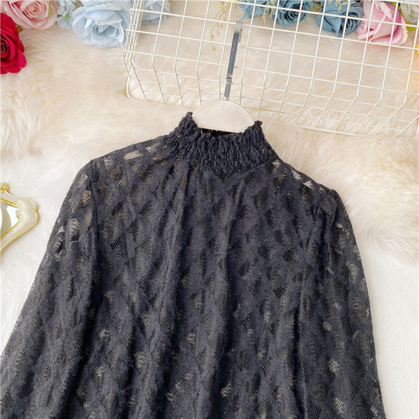 Modern női csipkeblúz magas gallérral bézs, fehér és fekete színben