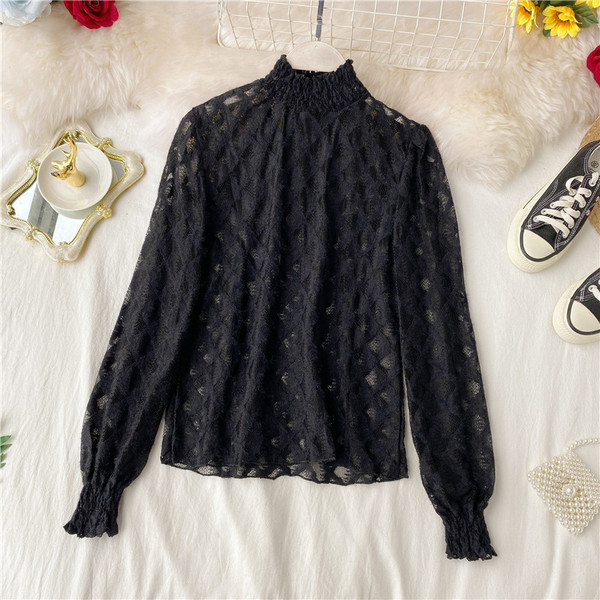 Modern női csipkeblúz magas gallérral bézs, fehér és fekete színben
