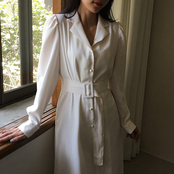 Rochie de dama moderna cu centura in talie in culoarea alba