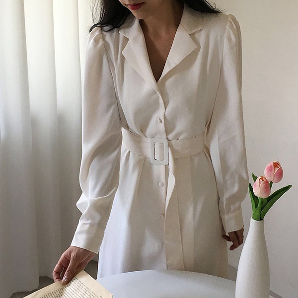 Rochie de dama moderna cu centura in talie in culoarea alba