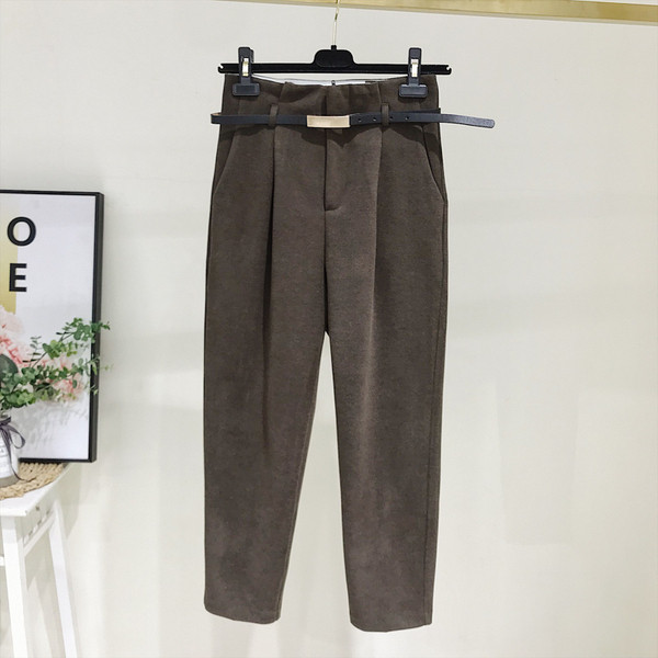 Μοντέρνα γυναικεία παντελόνια με ζώνη σε μαύρο και καφέ χρώμα