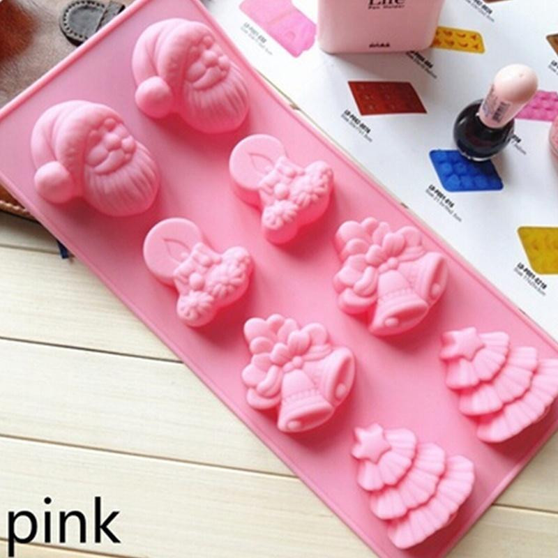 Силиконова форма за печене на осем коледни сладки в розов цвят