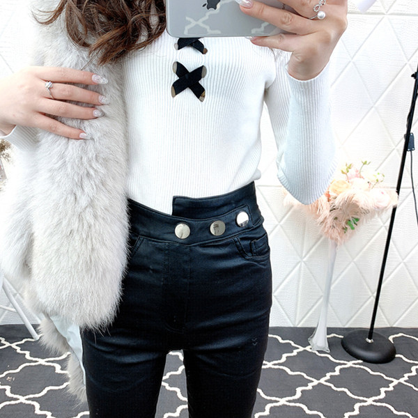 Női testre szabott, magas derekú nadrág fekete műbőrből