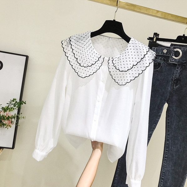 Cămașă modernă de damă cu decolteu O în alb