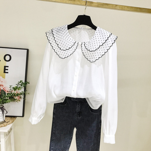 Cămașă modernă de damă cu decolteu O în alb