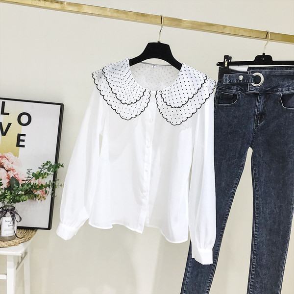 Cămașă modernă de damă cu decolteu O în alb