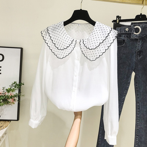 Cămașă modernă de damă cu decolteu O în alb