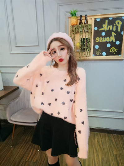 Pulover de puf de damă în roz și alb cu aplicație de inimă