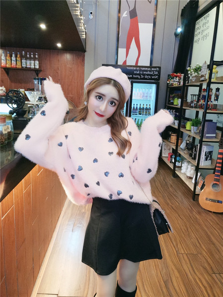 Pulover de puf de damă în roz și alb cu aplicație de inimă