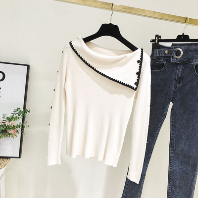 Modern női pulóver kerek nyakkivágással, fehér és bézs gombokkal