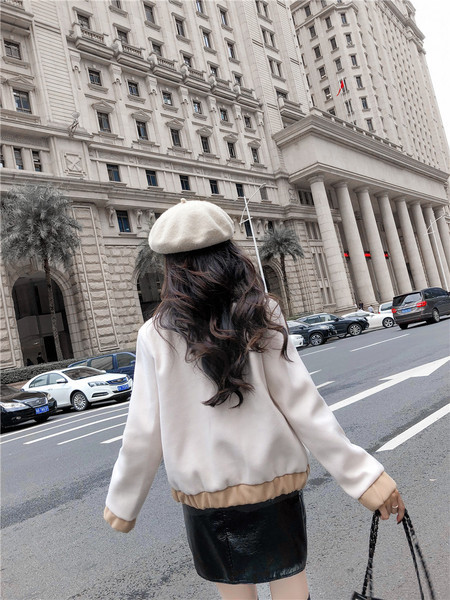 Jacheta scurta de primavara-toamna cu nasturi