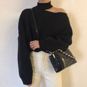 Modern női téli blúz kivágásokkal