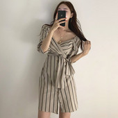 Rochie modernă de damă în dungi, cu decolteu spitz