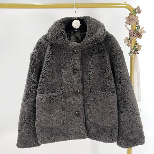 Palton lung de puf gri cu nasturi si buzunare