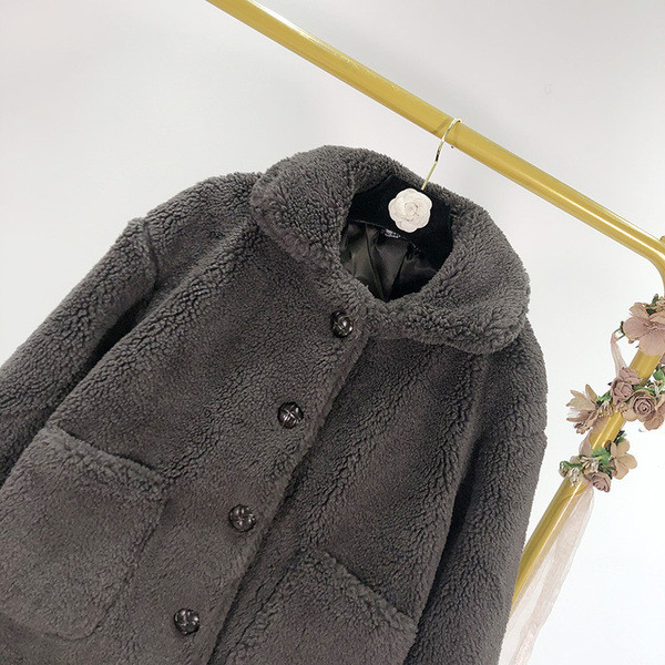 Palton lung de puf gri cu nasturi si buzunare