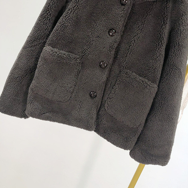 Palton lung de puf gri cu nasturi si buzunare