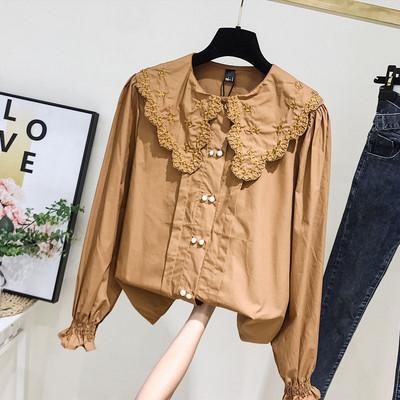 Cămașă de damă modernă cu broderie și nasturi în maro și alb