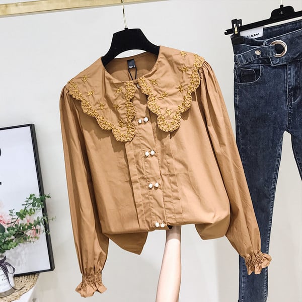 Cămașă de damă modernă cu broderie și nasturi în maro și alb
