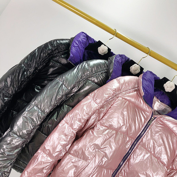 Geaca scurta de dama in roz si negru cu efect stralucitor