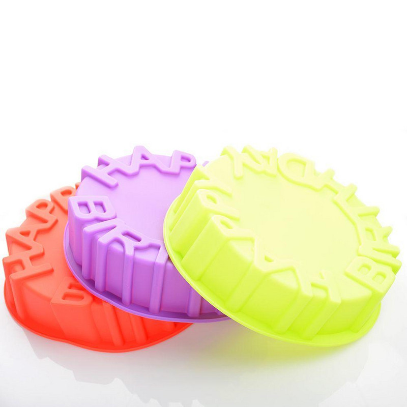 Formă practică de copt cu o inscripție în trei culori