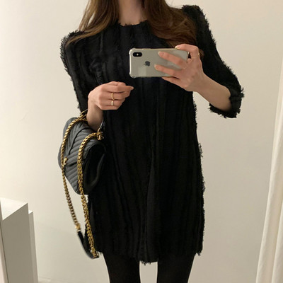 Modern női ruha széles modell kerek nyakkivágással