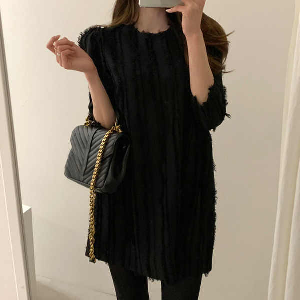 Modern női ruha széles modell kerek nyakkivágással