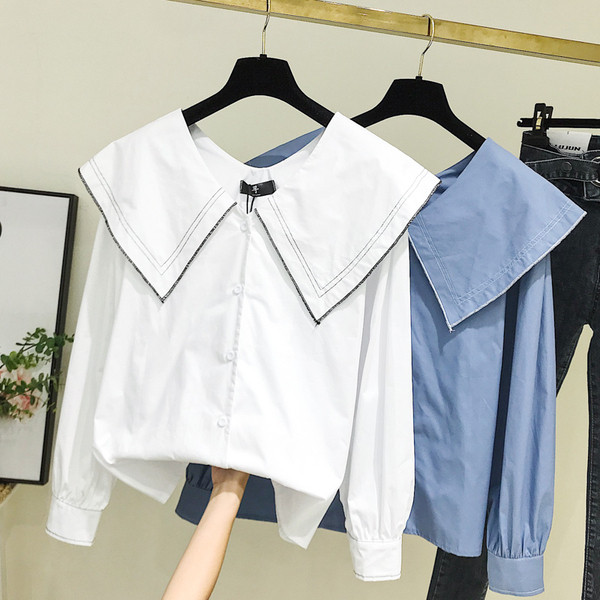 Cămașă modernă de damă cu mâneci lungi și nasturi în alb și albastru