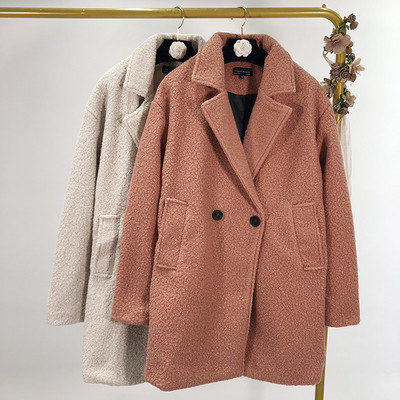 Дълго дамско пухено палто с копчета и джобове в два цвята