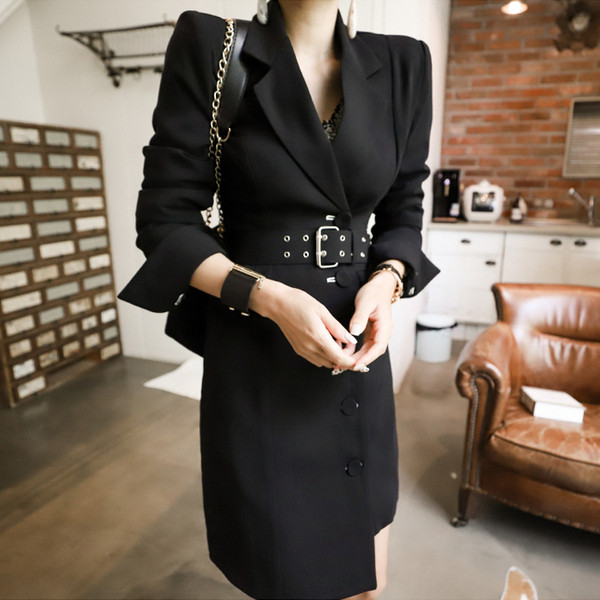 Modern női hosszú kabát övvel és hosszú ujjú fekete színben