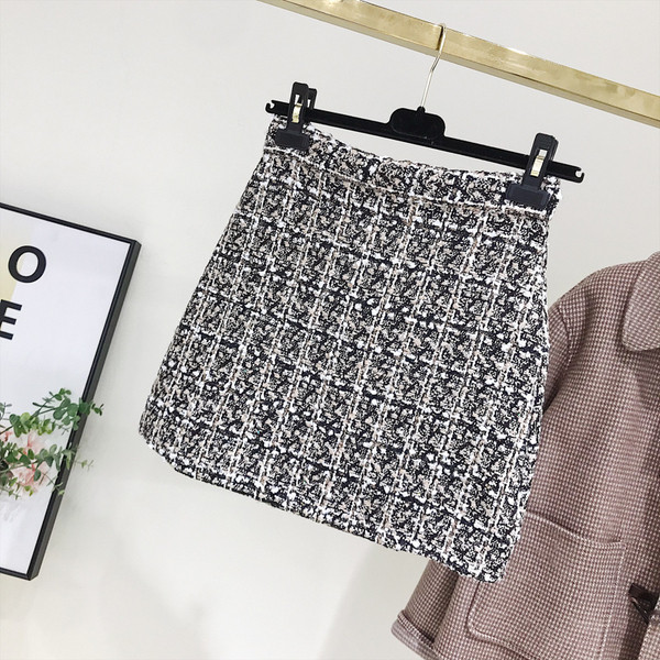 Fusta dama in carouri model nou de culoare neagra