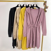 Vékony kötésből készült hosszú kardigán kapucnival és megkötővel