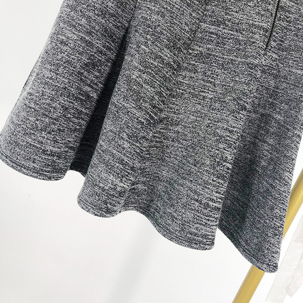 Fusta scurta de culoare gri cu fermoare