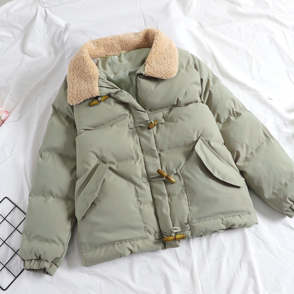 Geaca de dama moderna cu nasturi si buzunar in culorile alb, roz si verde