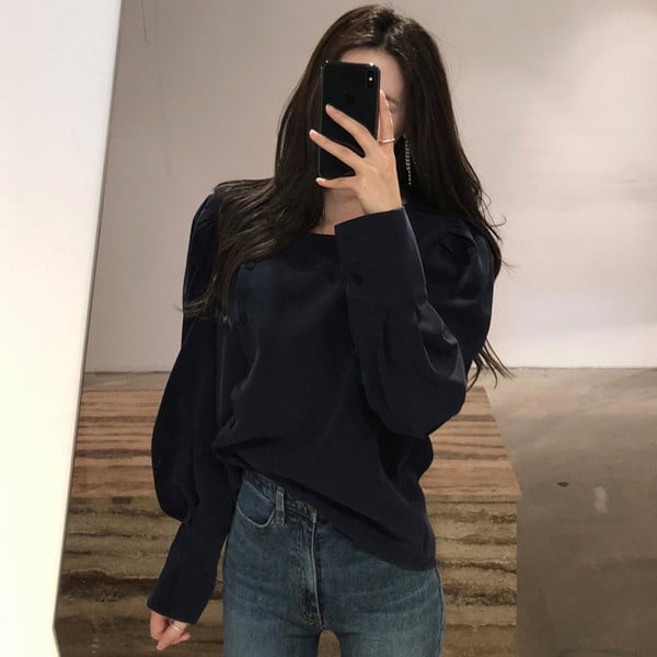 Bluza de dama cu nasturi in alb si negru