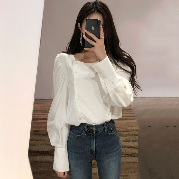 Bluza de dama cu nasturi in alb si negru