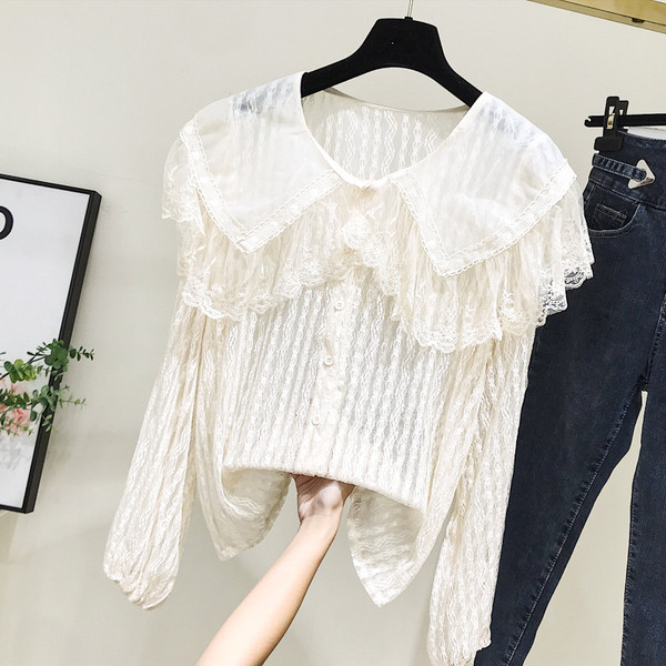 Camasa de dama model nou cu decolteu rotund si nasturi in bej si alb