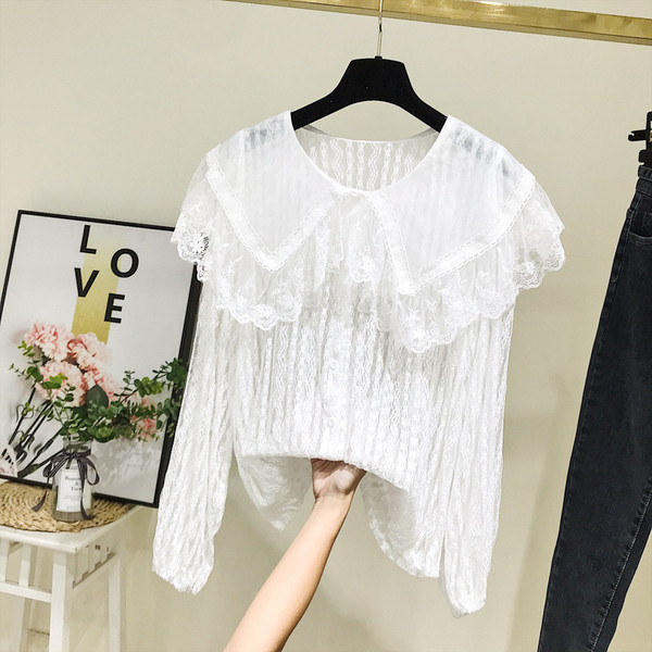 Camasa de dama model nou cu decolteu rotund si nasturi in bej si alb