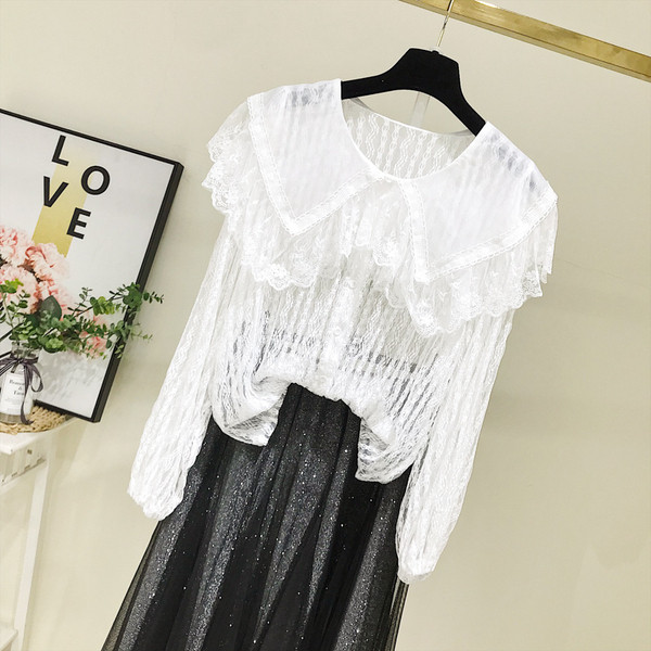 Camasa de dama model nou cu decolteu rotund si nasturi in bej si alb