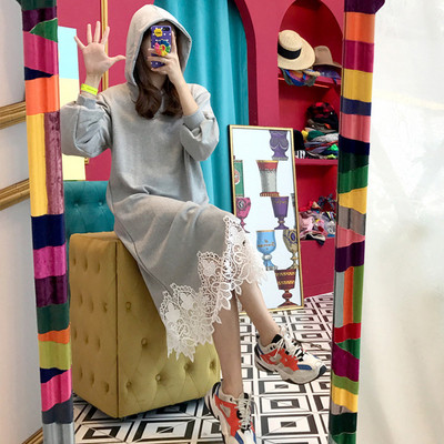 Γυναικείο μακρύ φόρεμα με μακρύ μανίκι και κολάρο με δαντέλα