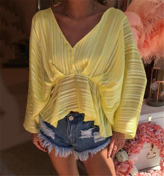 Bluză largă de damă modernă cu decolteu spitz în diferite culori